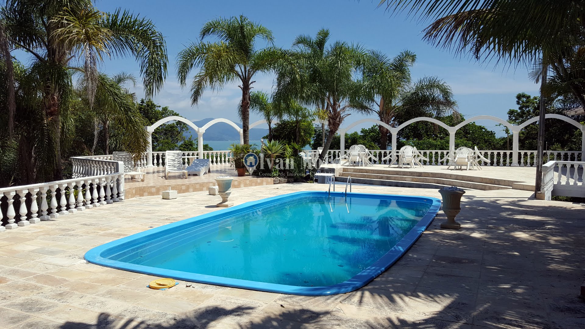 Casa para alugar com 6 quartos, 7 banheiros, 4 vagas e 350m² no Daniela, Florianópolis — foto principal
