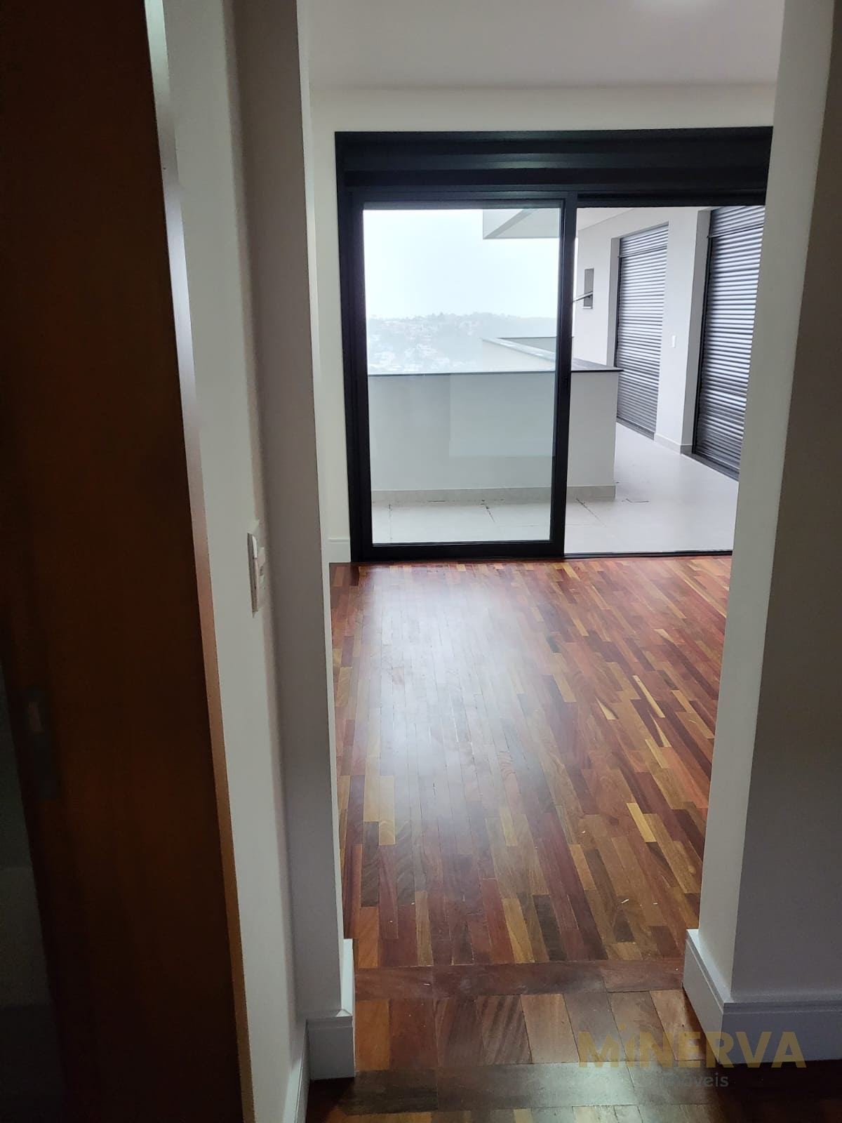 Casa à venda com 3 quartos, 3 suítes, 4 vagas e 355m² no Jardim Via Dutra, Arujá (SP) — foto 17 de 23