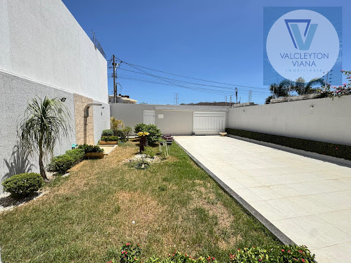 Casa Duplex à Venda em Sobral: 5 Suítes, 260m², Juvêncio de Andrade