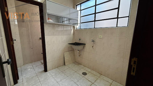 LAVANDERIA E BANHEIRO