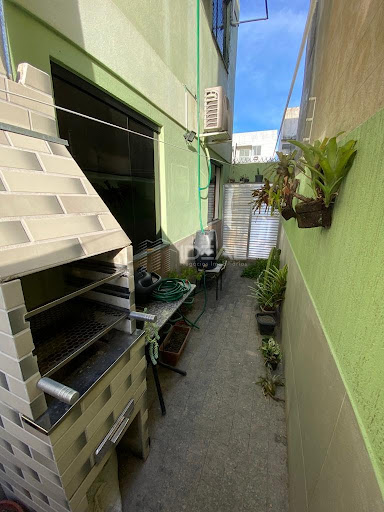 Apartamento térreo com 2 quartos com suíte