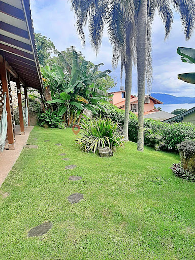 Casas com vista para o mar em Jurerê Internacional  