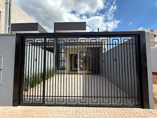 Descubra o prazer de viver no bairro Angra dos Reis, no bairro Cascavel, nesta charmosa casa à venda com 56m² de área útil. Com um projeto inteligente e funcional, o imóvel oferece 1 dormitório sen