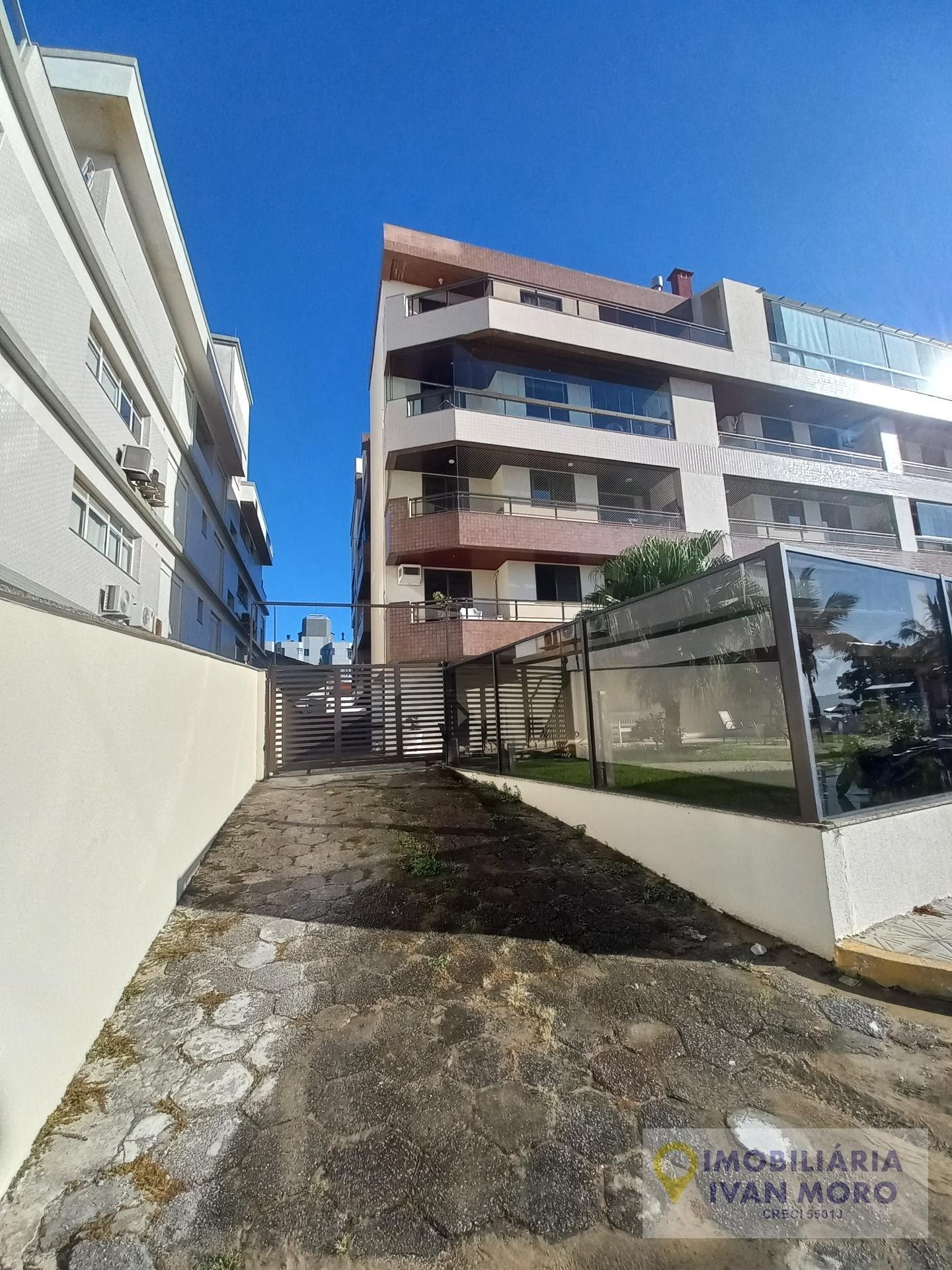 Apartamento à venda com 2 quartos, 1 banheiro, 1 vaga e 70m² no Canasvieiras, Florianópolis (SC) — foto 2 de 30