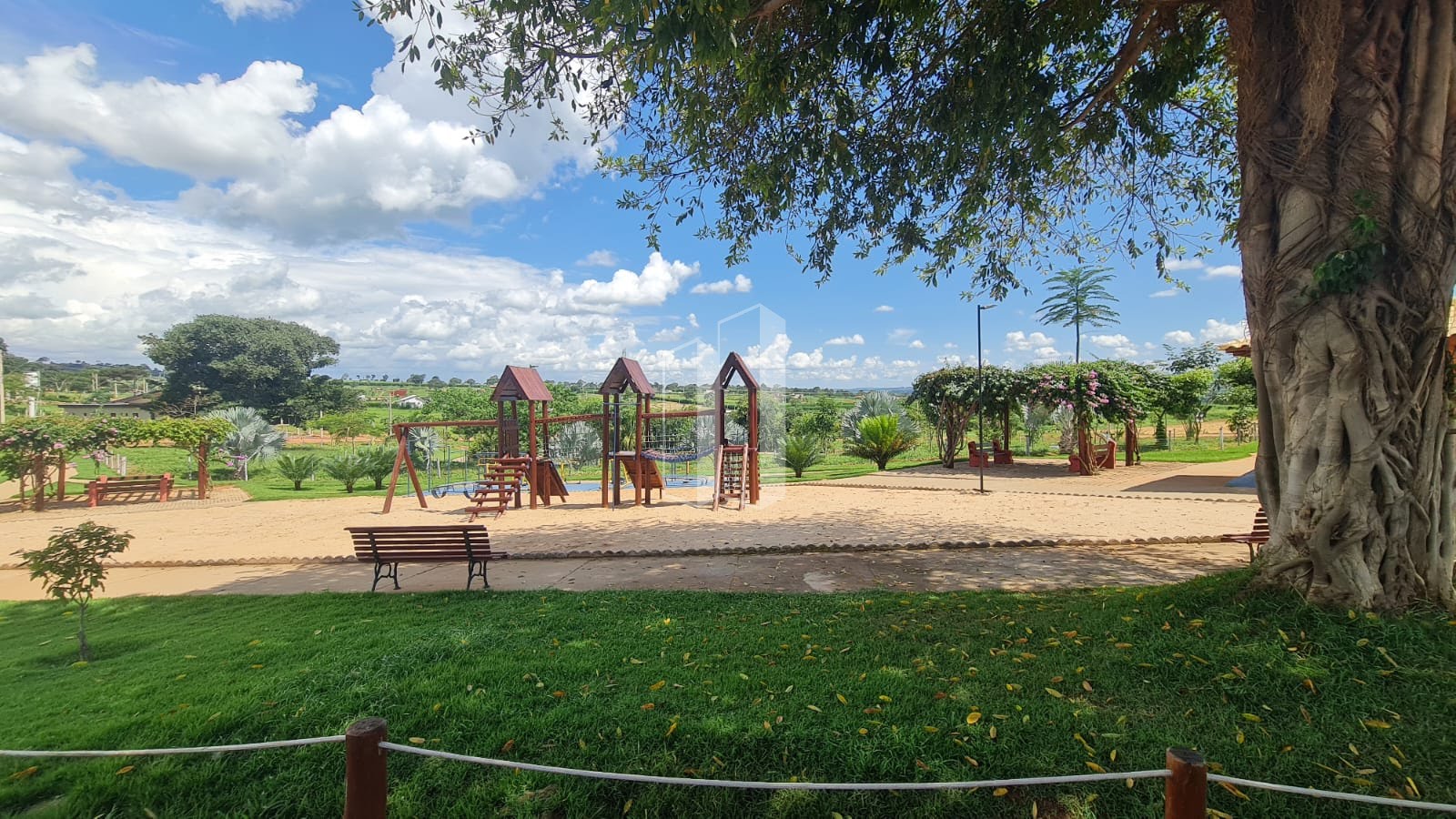 Casa à venda com 4 quartos, 4 suítes, 4 vagas e 271m² no Residencial Solar São Francisco II, Trindade (GO) — foto 20 de 30