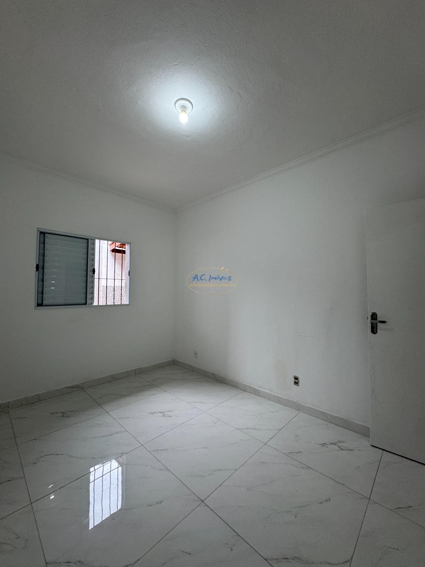 Casa à venda com 2 quartos, 1 suíte, 2 vagas e 72m² no Boqueirão, Praia Grande (SP) — foto 8 de 28