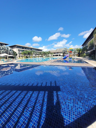 Compre Flat Térreo com Garden à venda em Muro Alto com 90m², mobiliado, decorado, 2 suítes, porteira fechada no Beach Class Eco Life. Agende com Leicam Maciel Imóveis.
