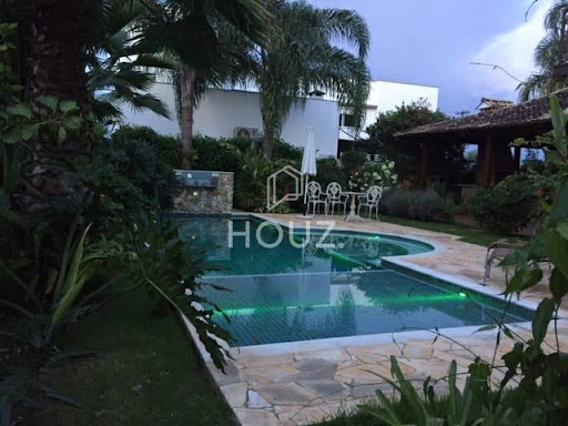 Piscina com iluminação