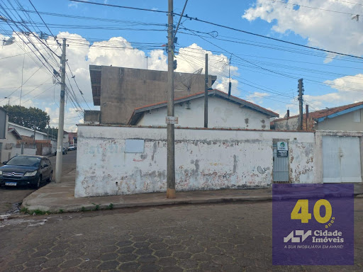 Casa a venda ideial para moradia e comércio!