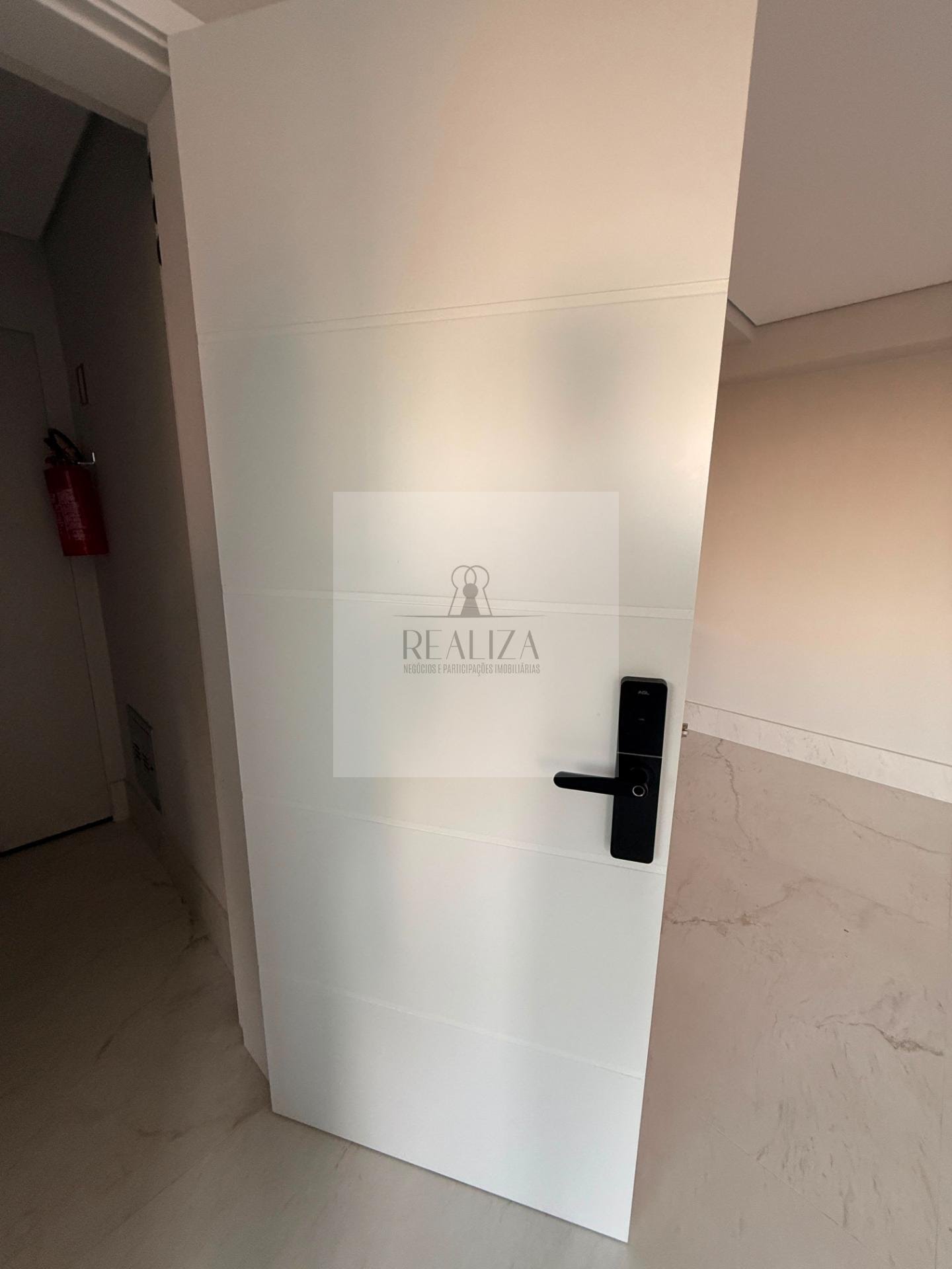 Fechadura eletrônica e elevador com senha