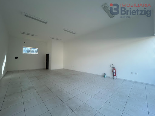 Sala no Glória, Joinville, com 60m² de área útil para locação por R$ 2.500+taxas/mensal. Ótima oportunidade!