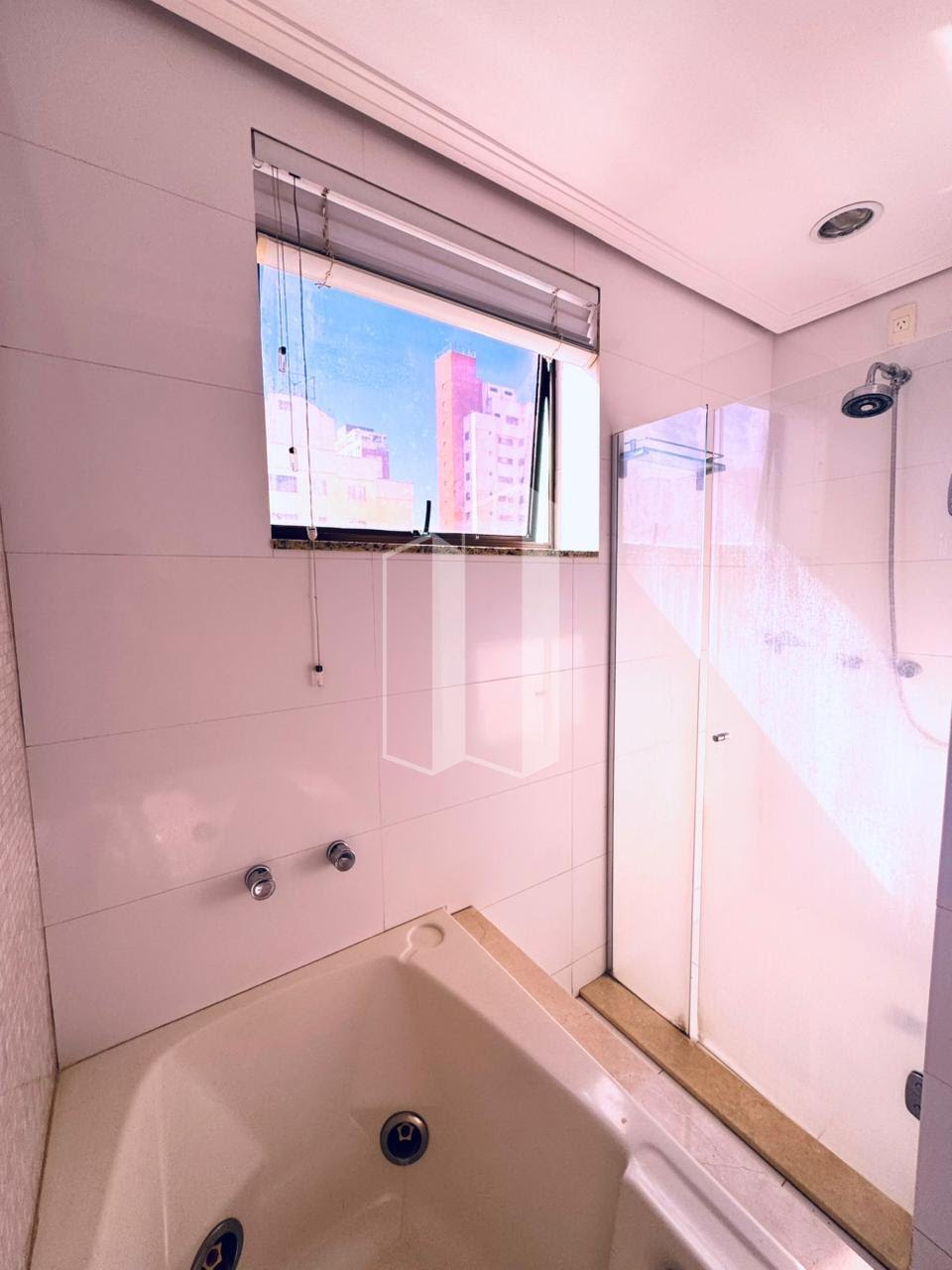 Apartamento à venda com 3 quartos, 3 suítes, 2 vagas e 140m² no Setor Bueno, Goiânia (GO) — foto 2 de 22