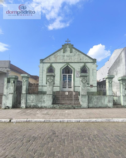 Procurando espaço e localização? Este prédio de 149m² une a robustez de uma construção de 1960 com um terreno generoso (353m² totais). Perfeito para quem busca uma sede própria.