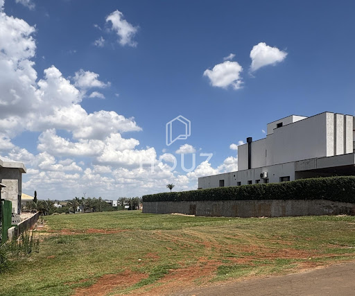 Terreno de 1000m todo plano, pronto para construir