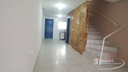 Aluguel casa geminada no bairro Floresta 