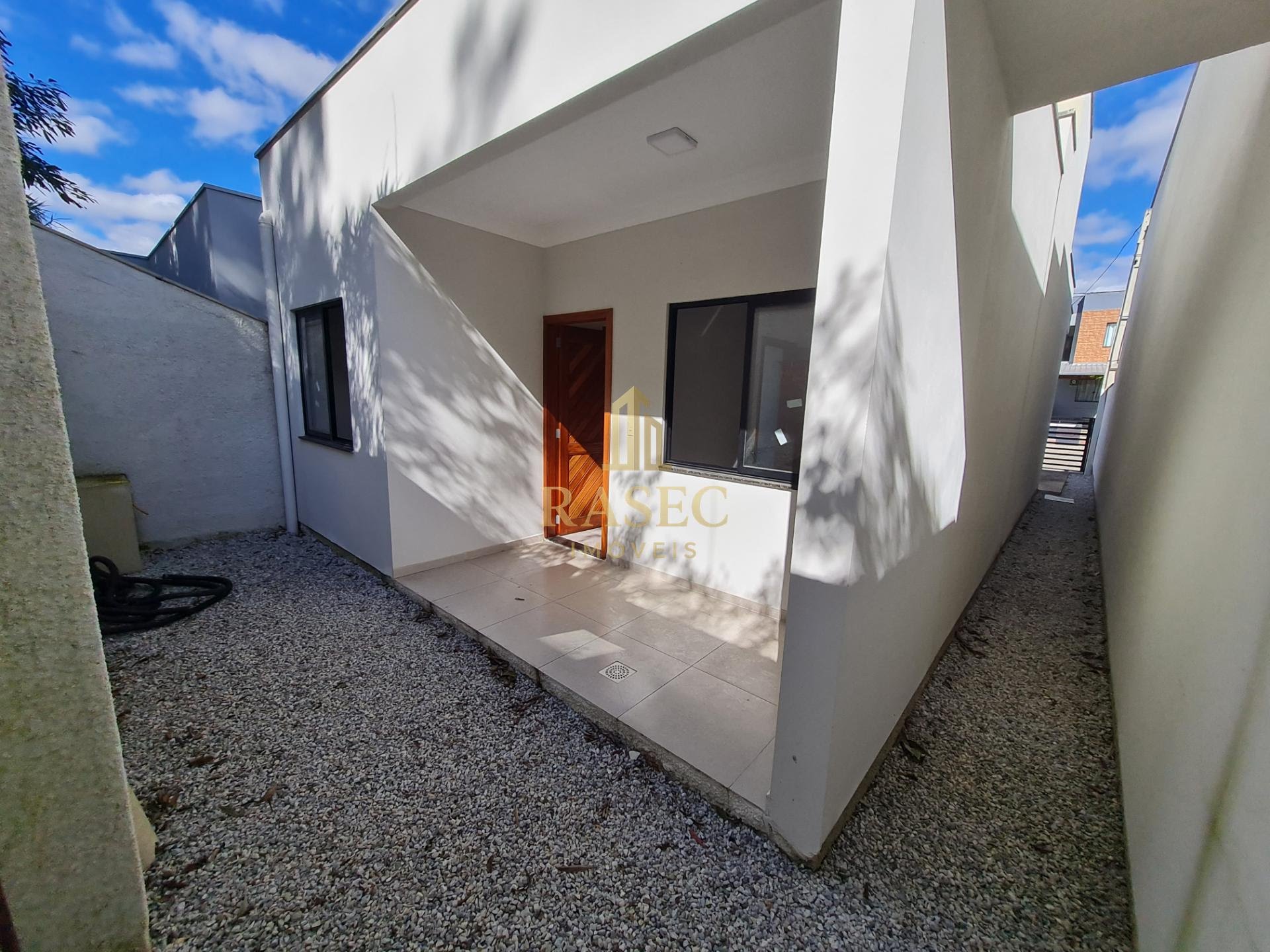 Casa à venda com 3 quartos, 1 suíte e 72m² no Primeiro de Maio, Brusque (SC) — foto 2 de 9