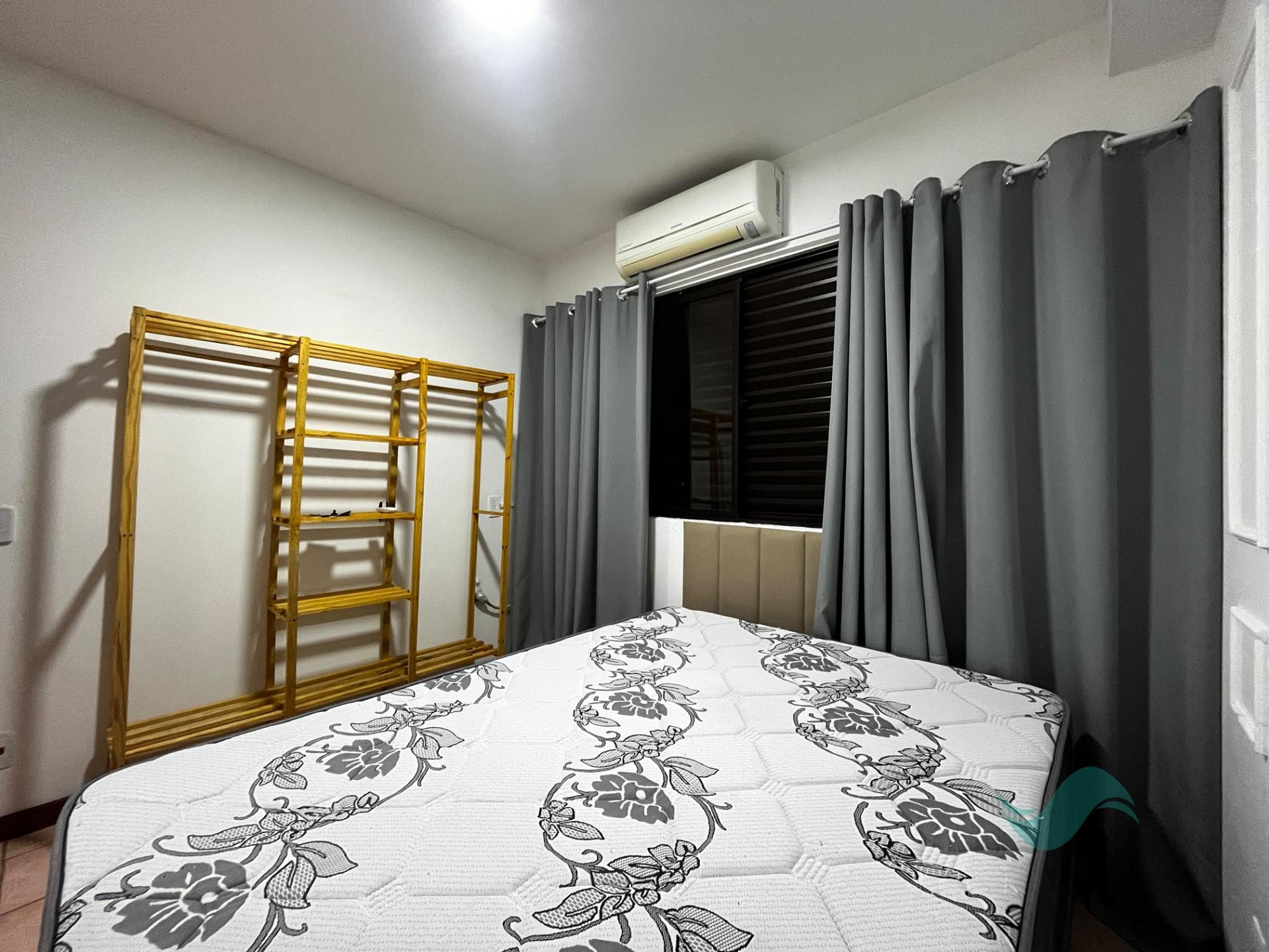 quarto com cama de casal