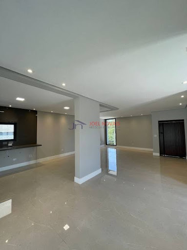 Compre Casa Luxuosa, Moderna, Iluminada no Condomínio Granja Anita com 3 quartos e piscina por R$ 2.497.000,00