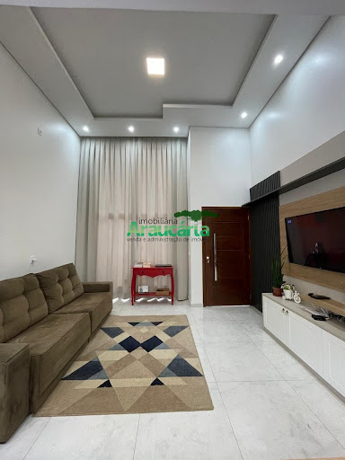 Sala ampla com pé direito duplo