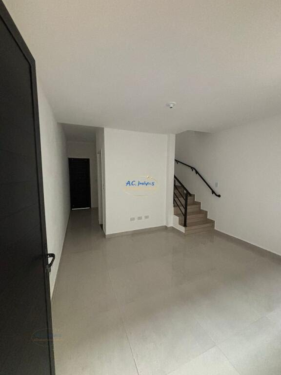 Casa à venda com 2 quartos, 1 banheiro, 1 vaga e 54m² no Vila Tupi, Praia Grande — foto principal