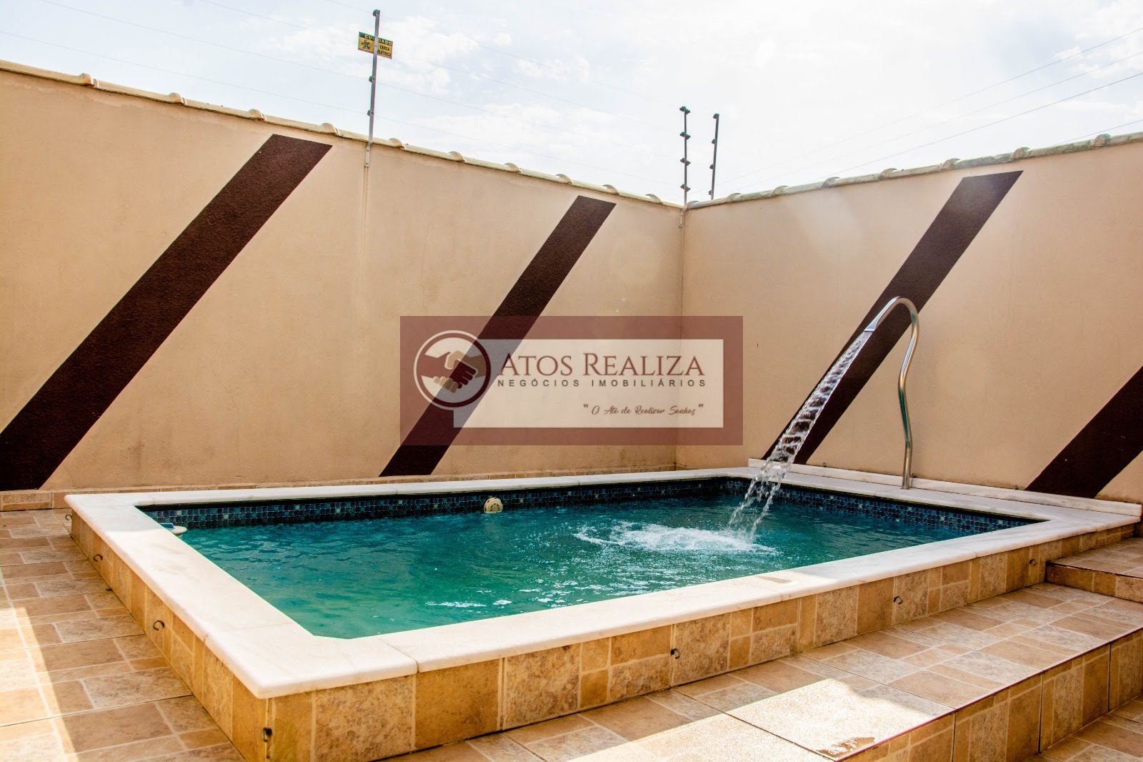 Casa à venda com 2 quartos, 2 banheiros, 2 vagas e 62m² no Jardim Grandesp, Itanhaém — foto principal