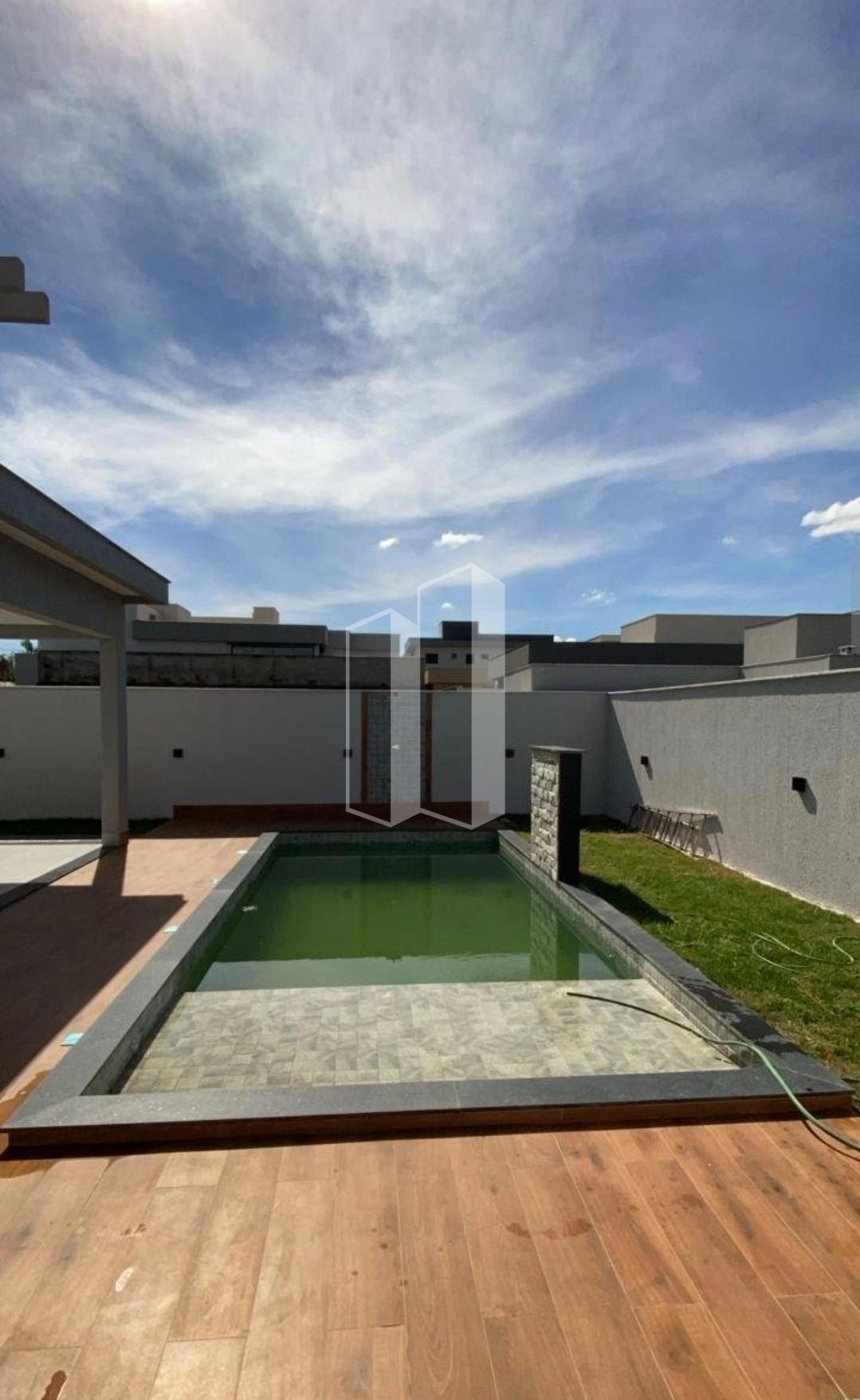 Casa à venda com 4 quartos, 4 suítes e 223m² no Jardins Nápoles, Senador Canedo (GO) — foto 3 de 9