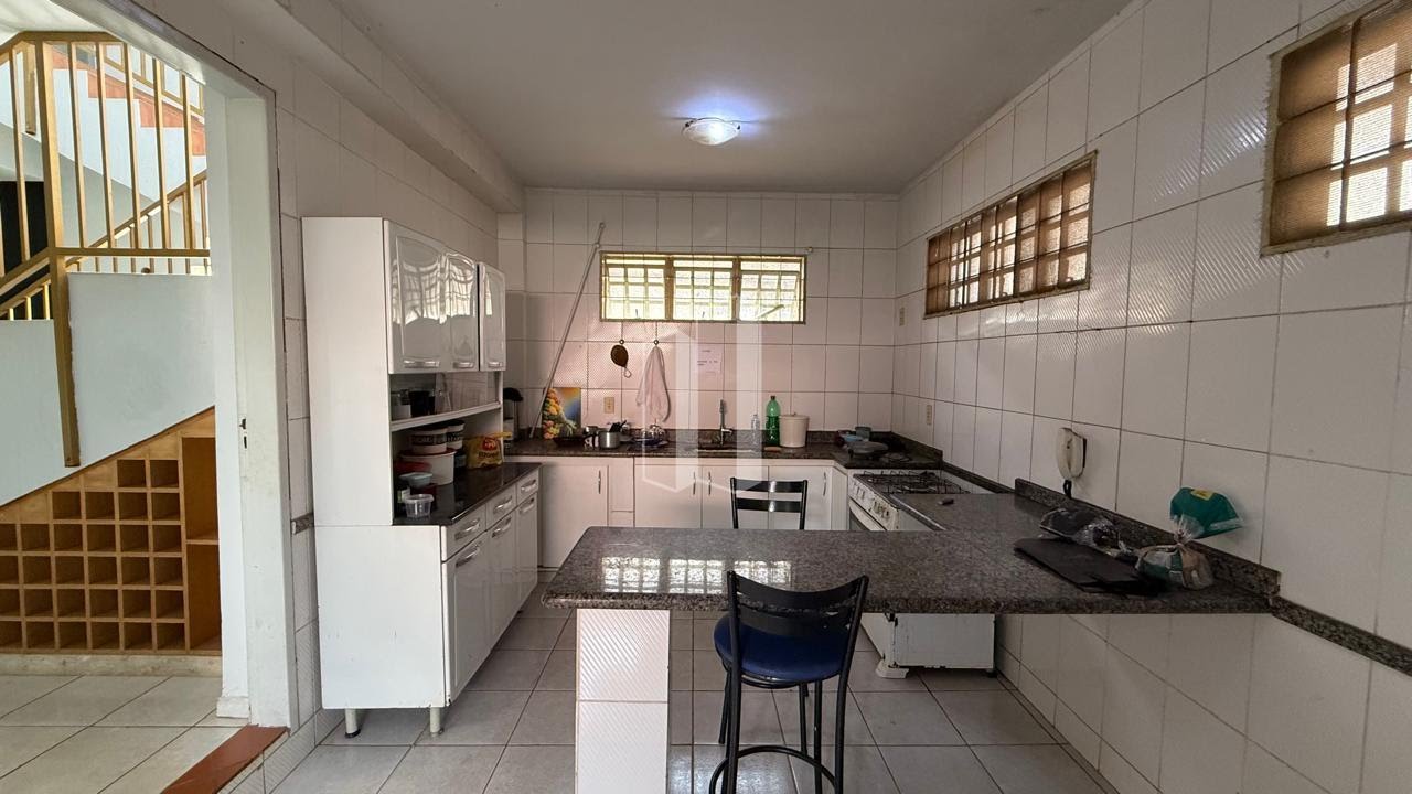 Casa à venda com 6 quartos, 3 suítes, 6 vagas e 360m² no Setor Sul, Goiânia (GO) — foto 21 de 30
