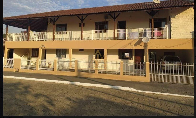 Casa à venda com 10 quartos, 6 banheiros, 6 vagas e 300m² no Passo Manso, Blumenau — foto principal