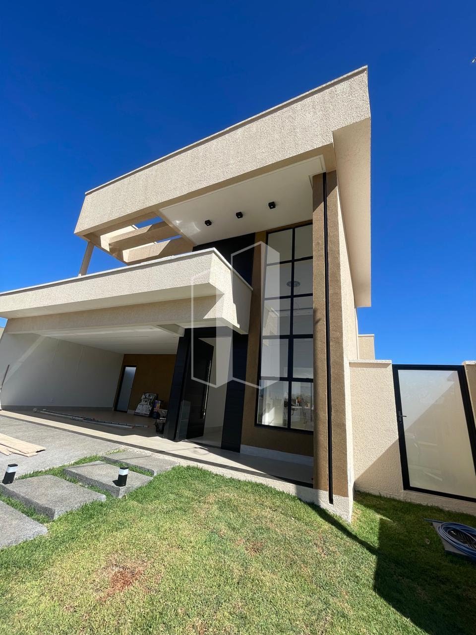 Casa à venda com 3 quartos, 4 banheiros, 4 vagas e 156m² no Residencial Parqville Jacarandá, Aparecida de Goiânia — foto principal