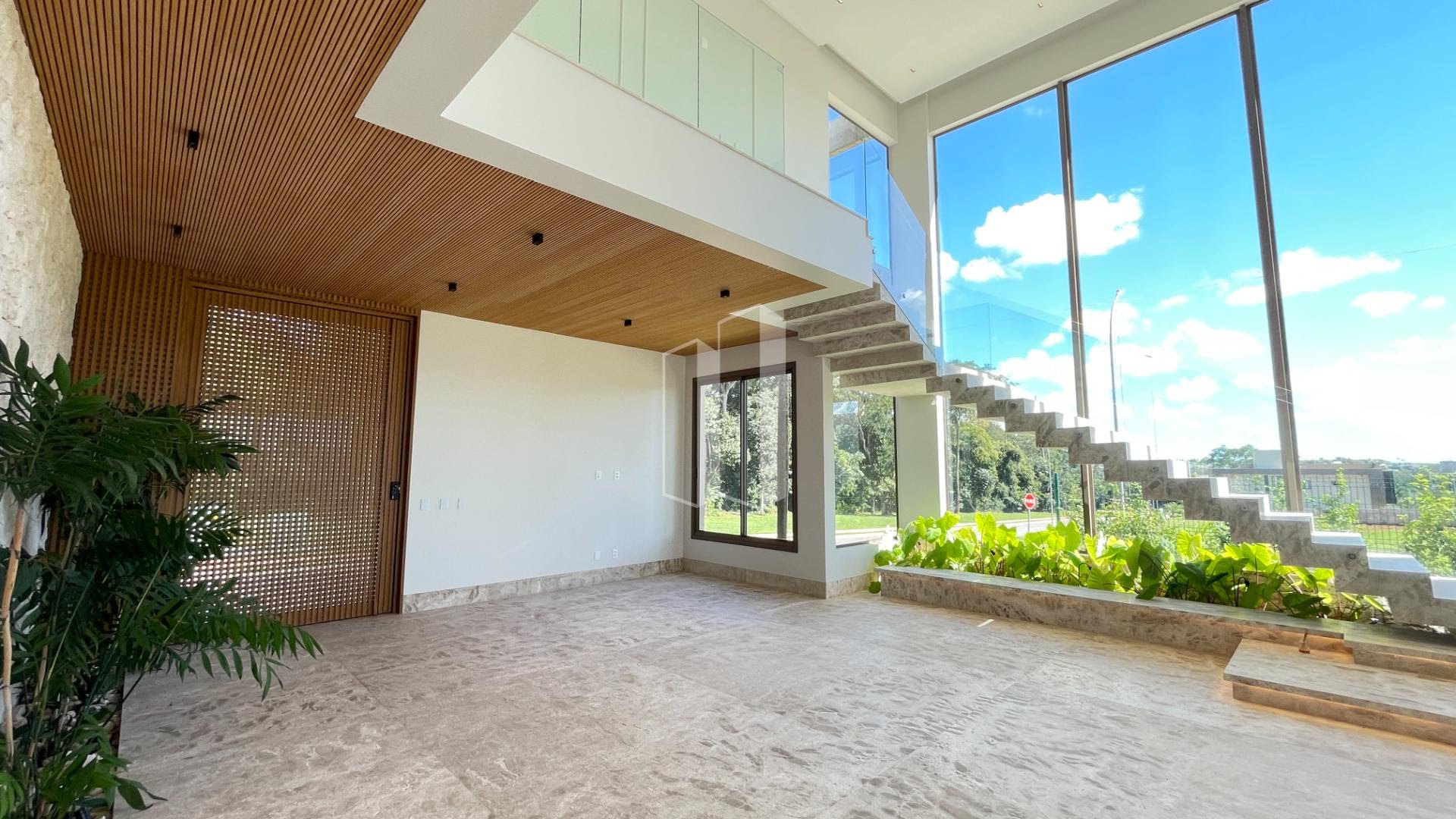 Casa à venda com 5 quartos, 5 suítes, 6 vagas e 440m² no Jardins França, Goiânia (GO) — foto 2 de 30