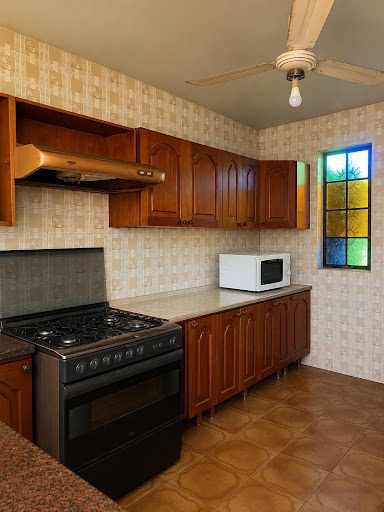<p>Excelente casa à venda no Centro de Bagé, com 200 m² de área útil, ideal para quem busca conforto, praticidade e uma localização privilegiada. O imóvel conta com 3 dormitórios, sendo 1 suíte, além 