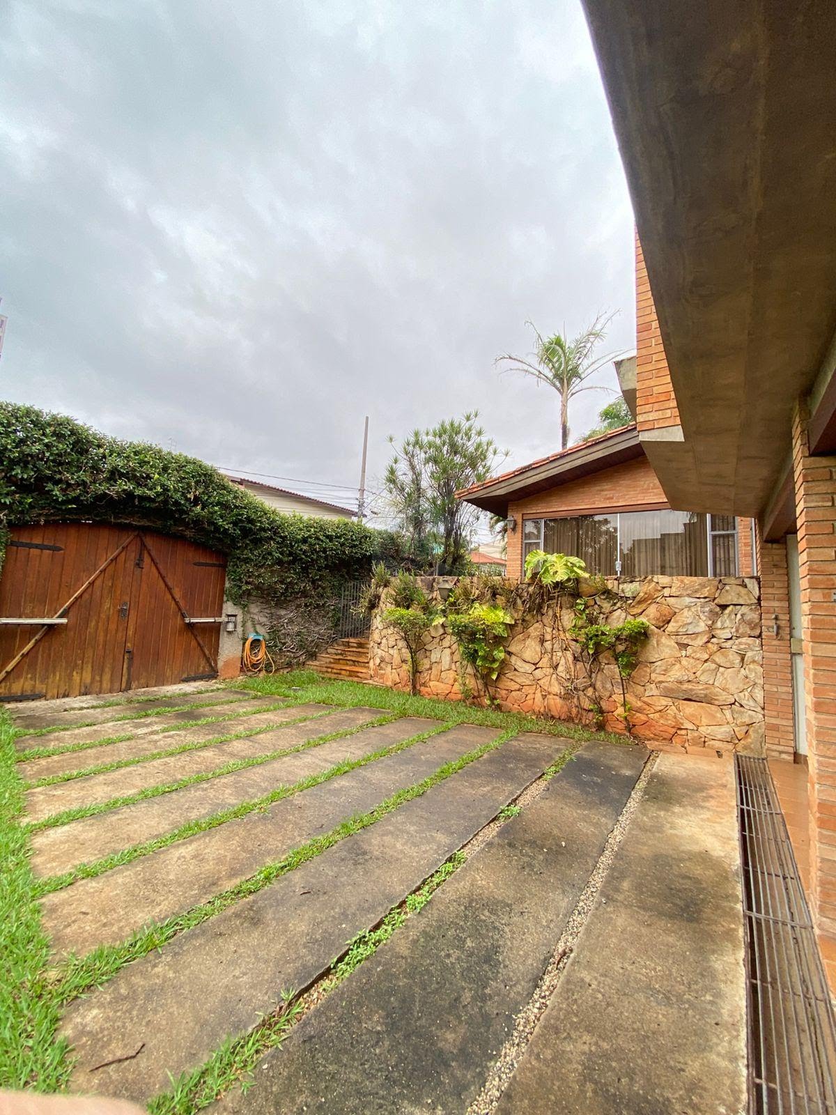 Casa para alugar com 4 quartos, 5 banheiros, 6 vagas e 366m² no Jardim Santa Rosália, Sorocaba — foto principal