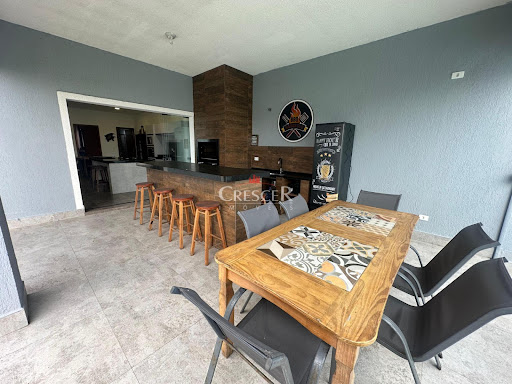 Sobrado triplex à venda em Caiobá  -  Matinhos