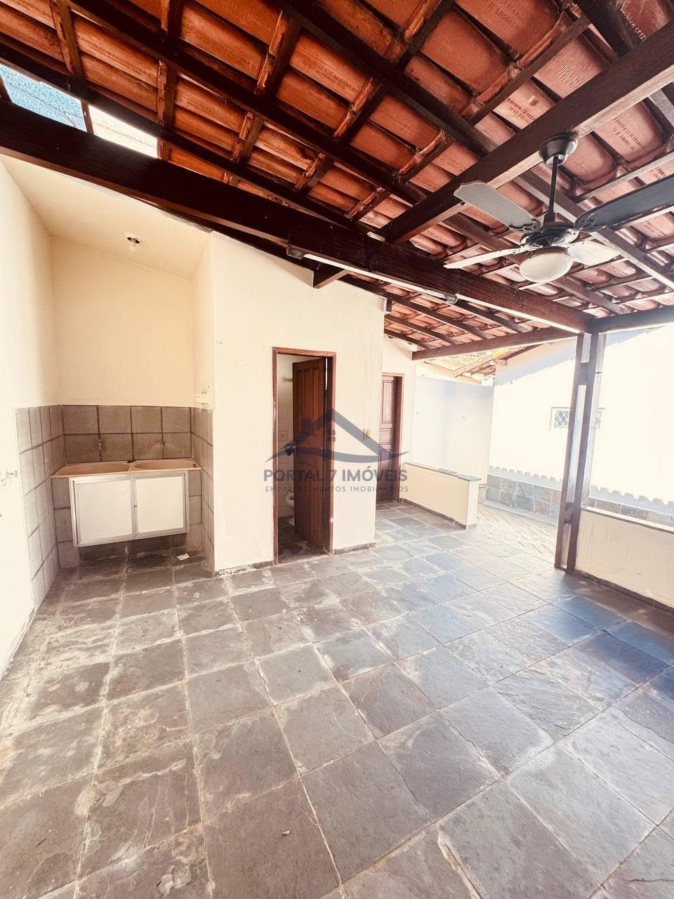 Casa à venda com 2 quartos, 1 suíte, 2 vagas e 300m² no Santa Helena, Sete Lagoas (MG) — foto 5 de 20