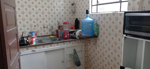 Ótima casa para fins residenciais ou comerciais, toda gradeada, com 3 quartos, 02 banheiros, sala cozinha, garagem para 02 carros cód. 15906