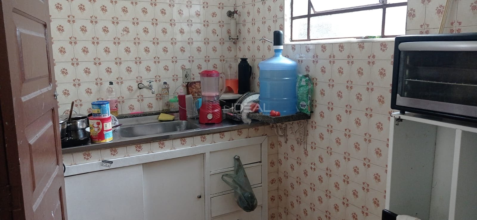 Ótima casa para fins residenciais ou comerciais, toda gradeada, com 3 quartos, 02 banheiros, sala cozinha, garagem para 02 carros cód. 15906