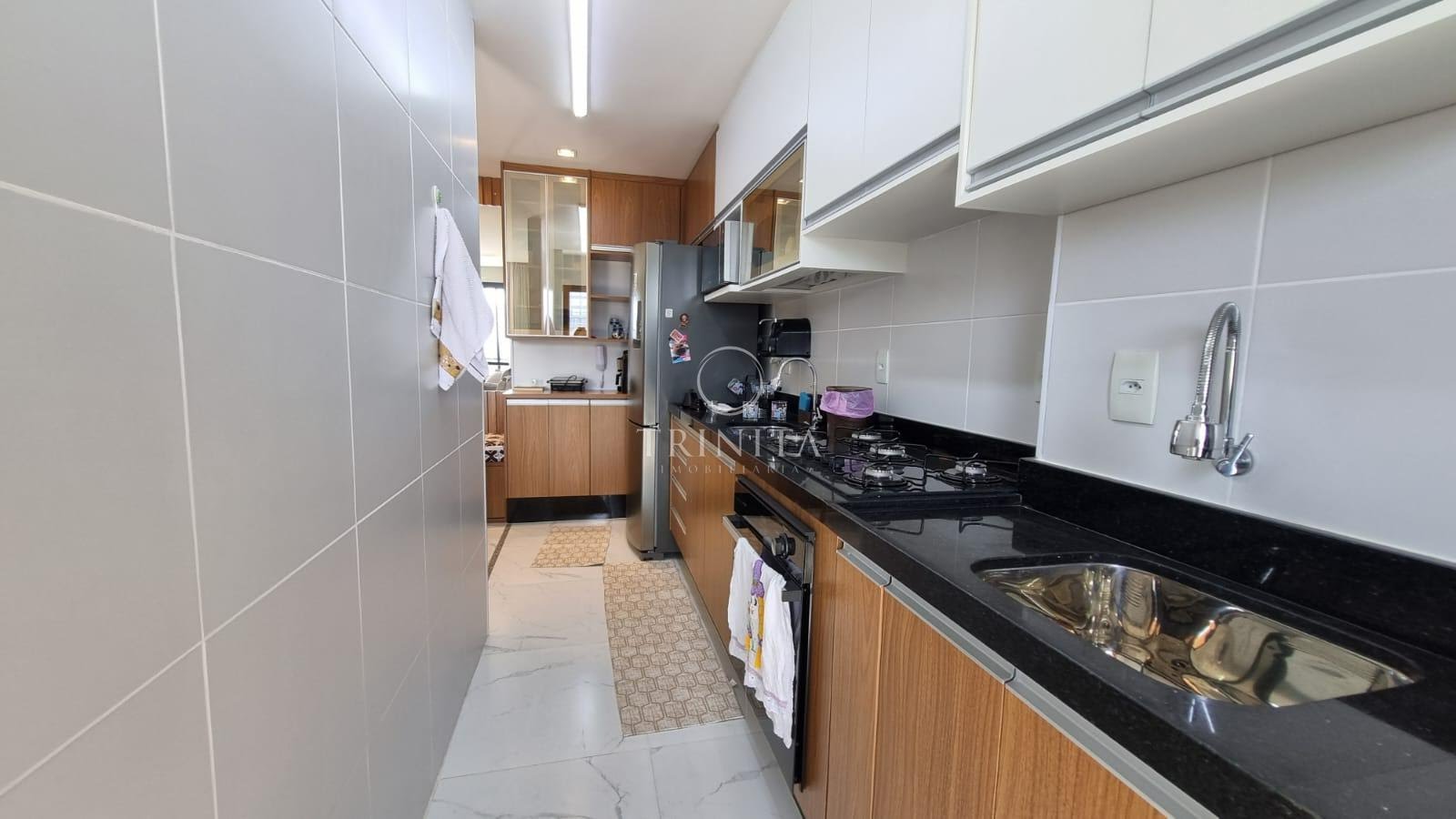 cozinha-trinitaimobiliaria-noir-barrabonita