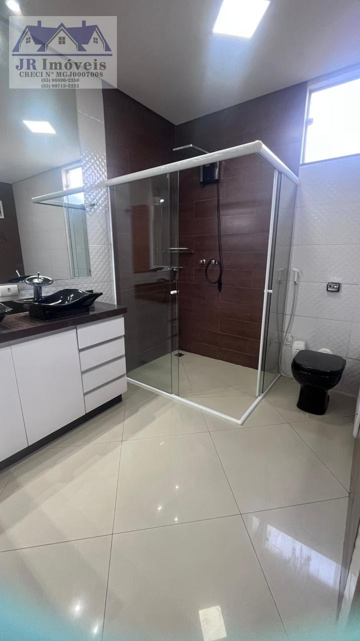 Casa à venda com 4 quartos, 2 banheiros, 1 vaga e 294m² no Centro, Piranguinho (MG) — foto 15 de 21