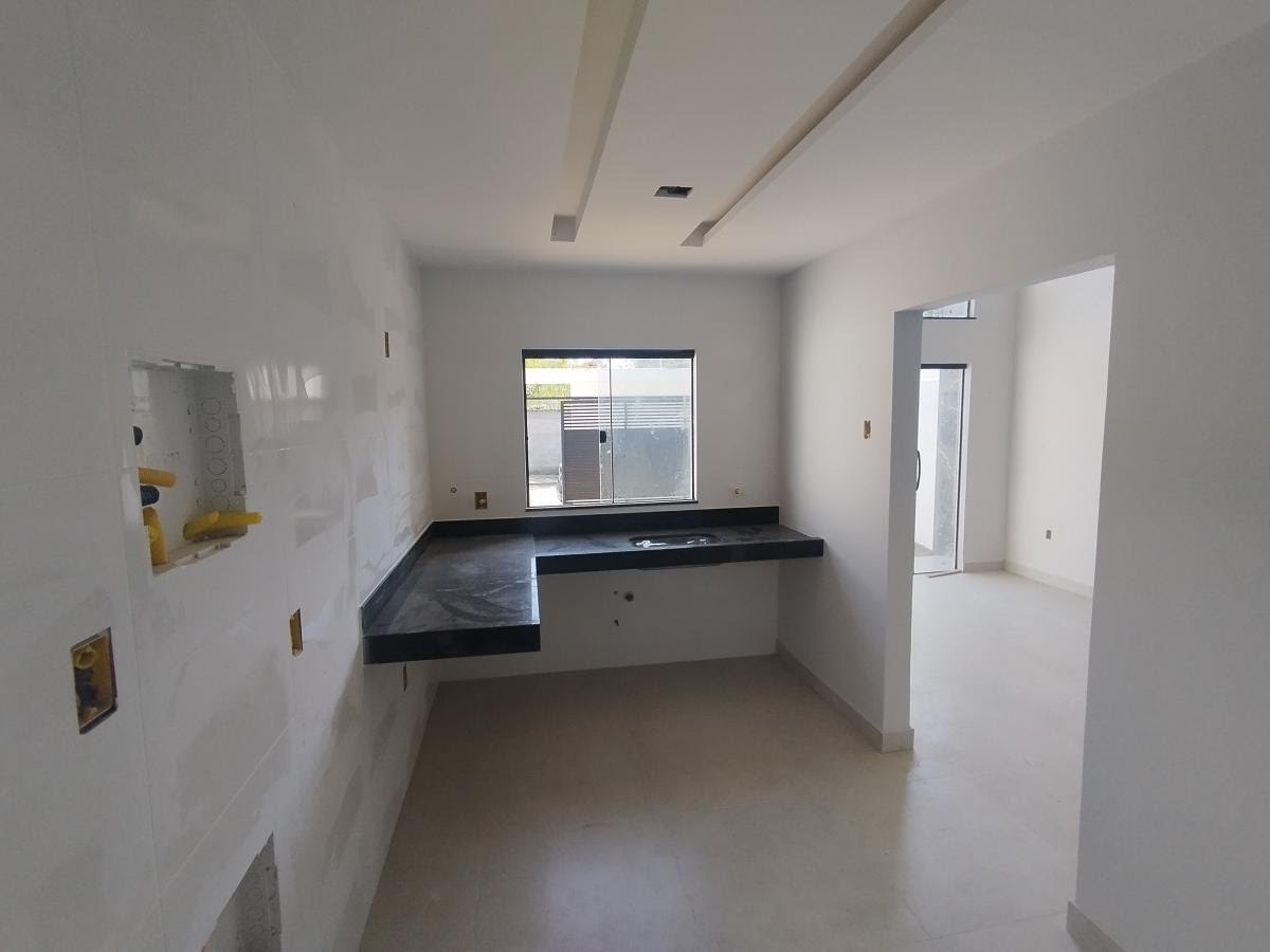 Casa à venda com 3 quartos, 1 suíte, 2 vagas e 120m² no Extensão Serramar, Rio das Ostras (RJ) — foto 6 de 8