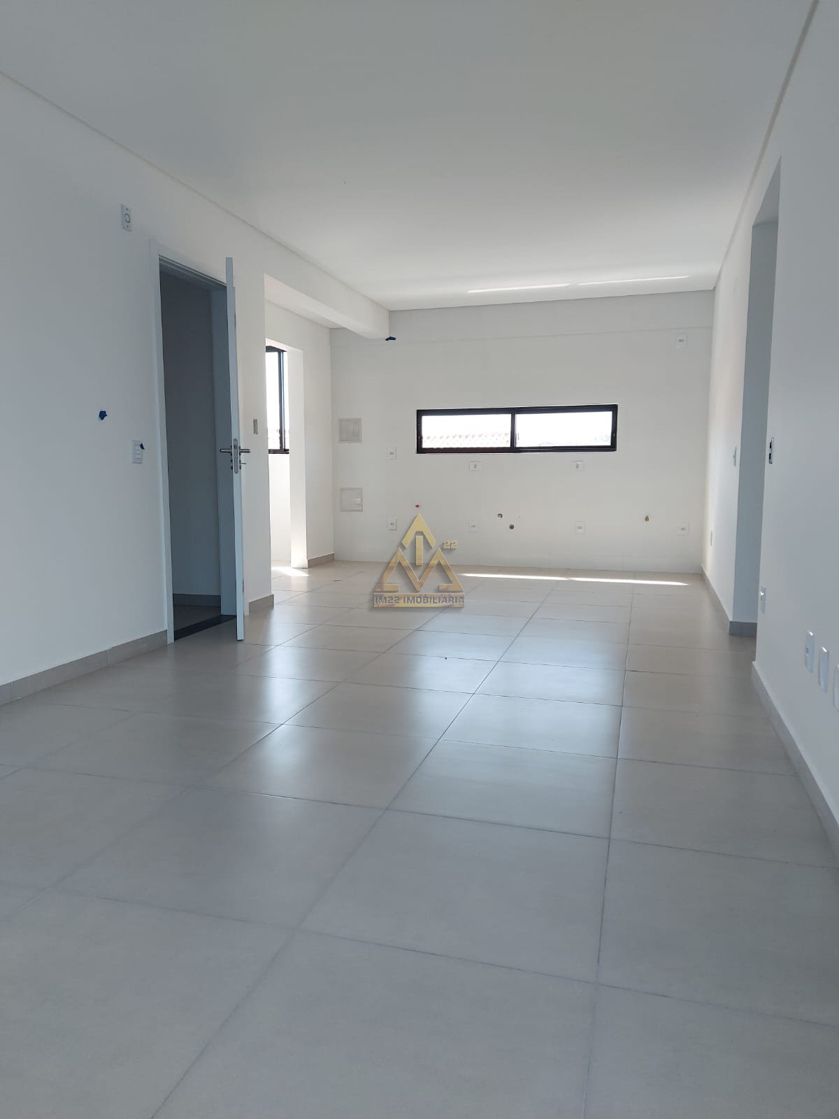 Apartamento à venda com 3 quartos, 1 suíte e 1 vaga no Centro, Balneário Piçarras (SC) — foto 2 de 8