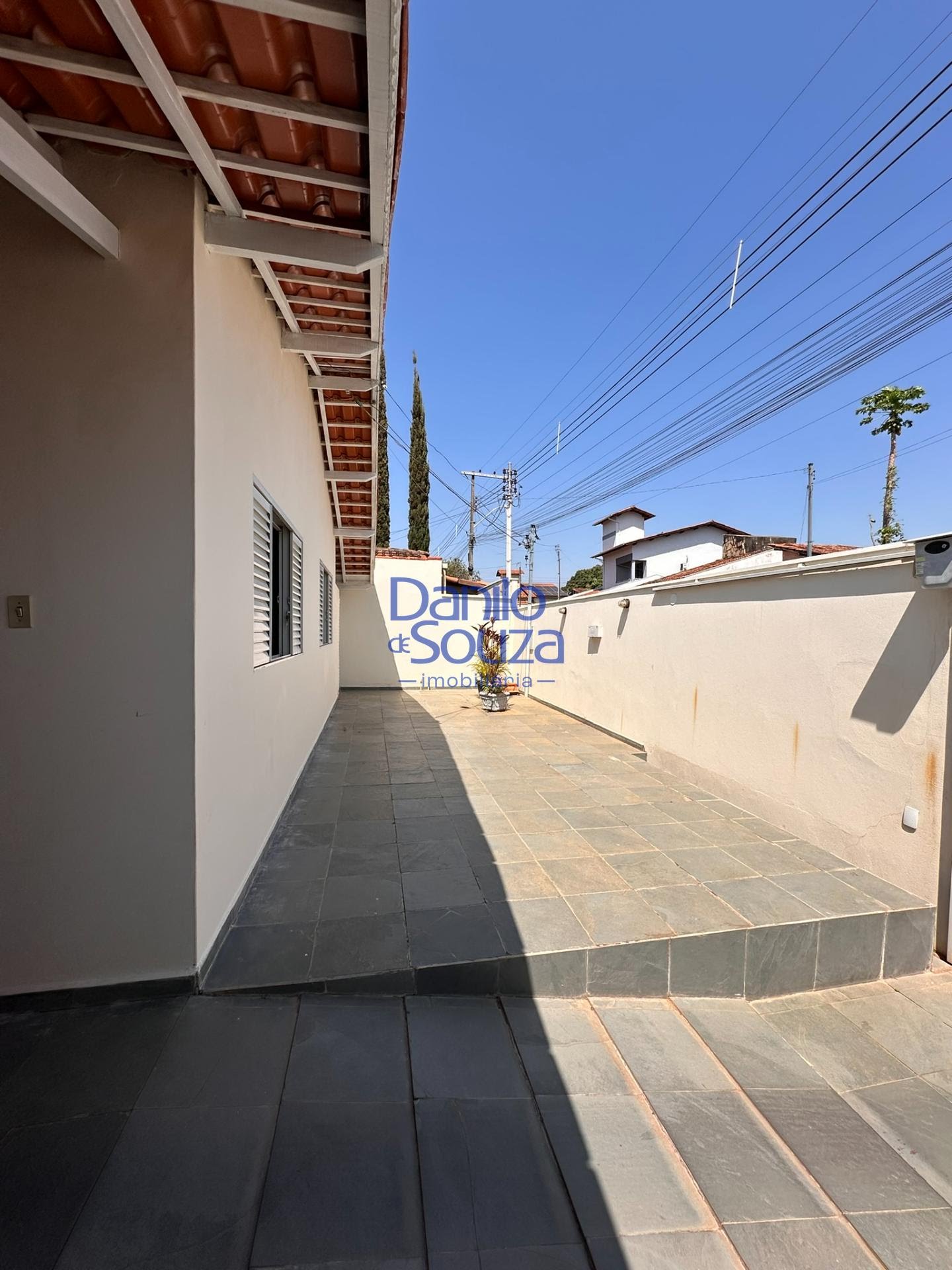 Casa à venda com 3 quartos, 1 suíte, 2 vagas e 360m² no Recanto das Mangueiras, Araxá (MG) — foto 3 de 13