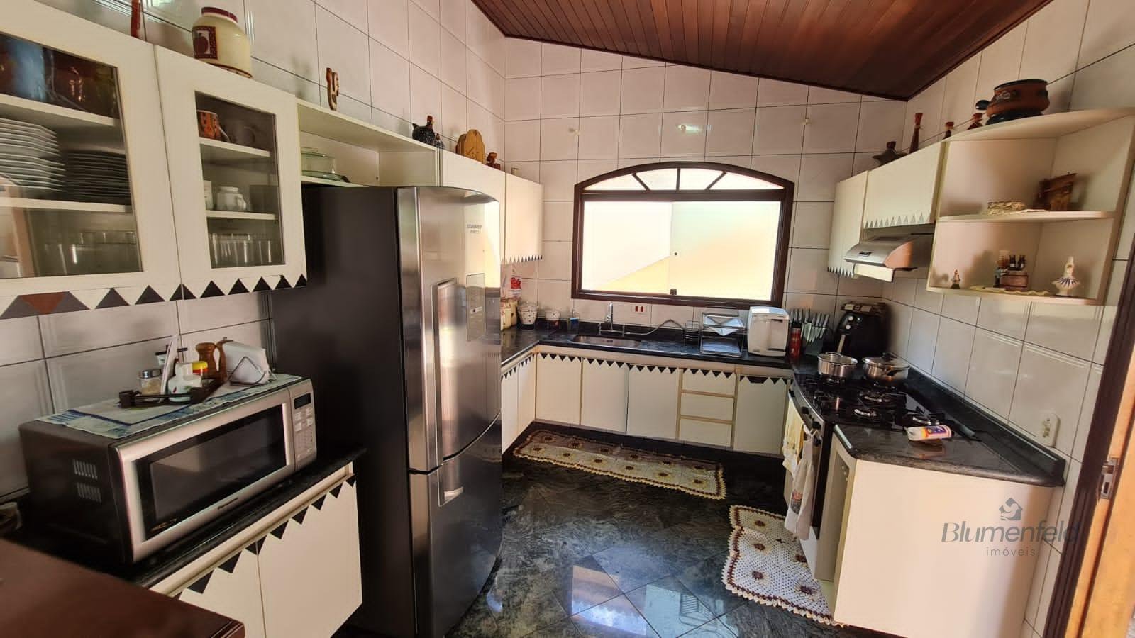 Casa à venda com 3 quartos, 2 suítes, 2 vagas e 261m² no Condomínio Arujazinho IV, Arujá (SP) — foto 2 de 20
