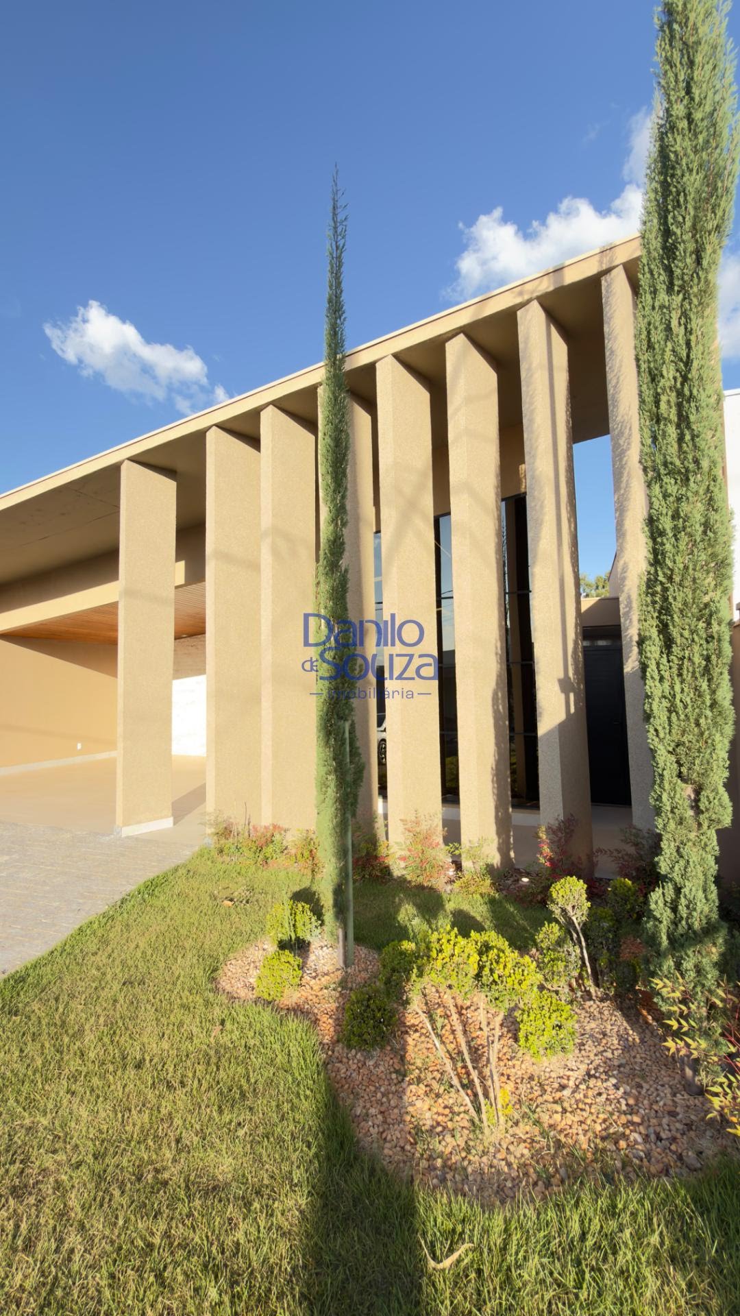 Casa à venda com 3 quartos, 1 suíte, 4 vagas e 360m² no Villagio Park, Araxá (MG) — foto 2 de 30