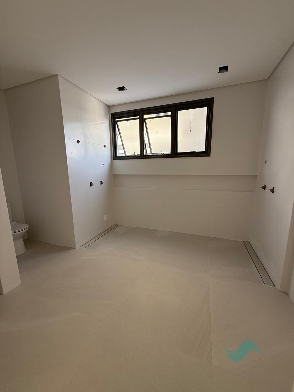 Apartamento à venda com 3 quartos, 3 suítes, 3 vagas e 240m² no Jurerê Internacional, Florianópolis (SC) — foto 17 de 18