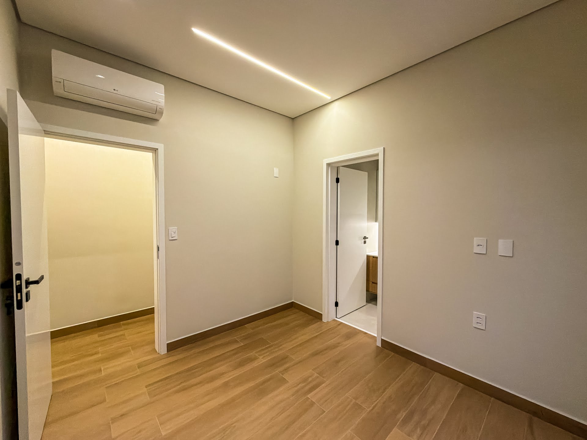 Casa à venda com 3 quartos, 3 suítes, 4 vagas e 213m² no Sapezal, Indaiatuba (SP) — foto 19 de 30