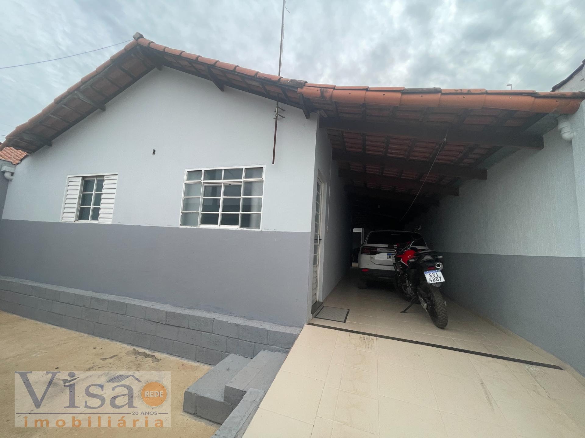 Casa à venda com 3 quartos, 1 banheiro, 2 vagas e 100m² no Cidade Jardim, Paracatu — foto principal