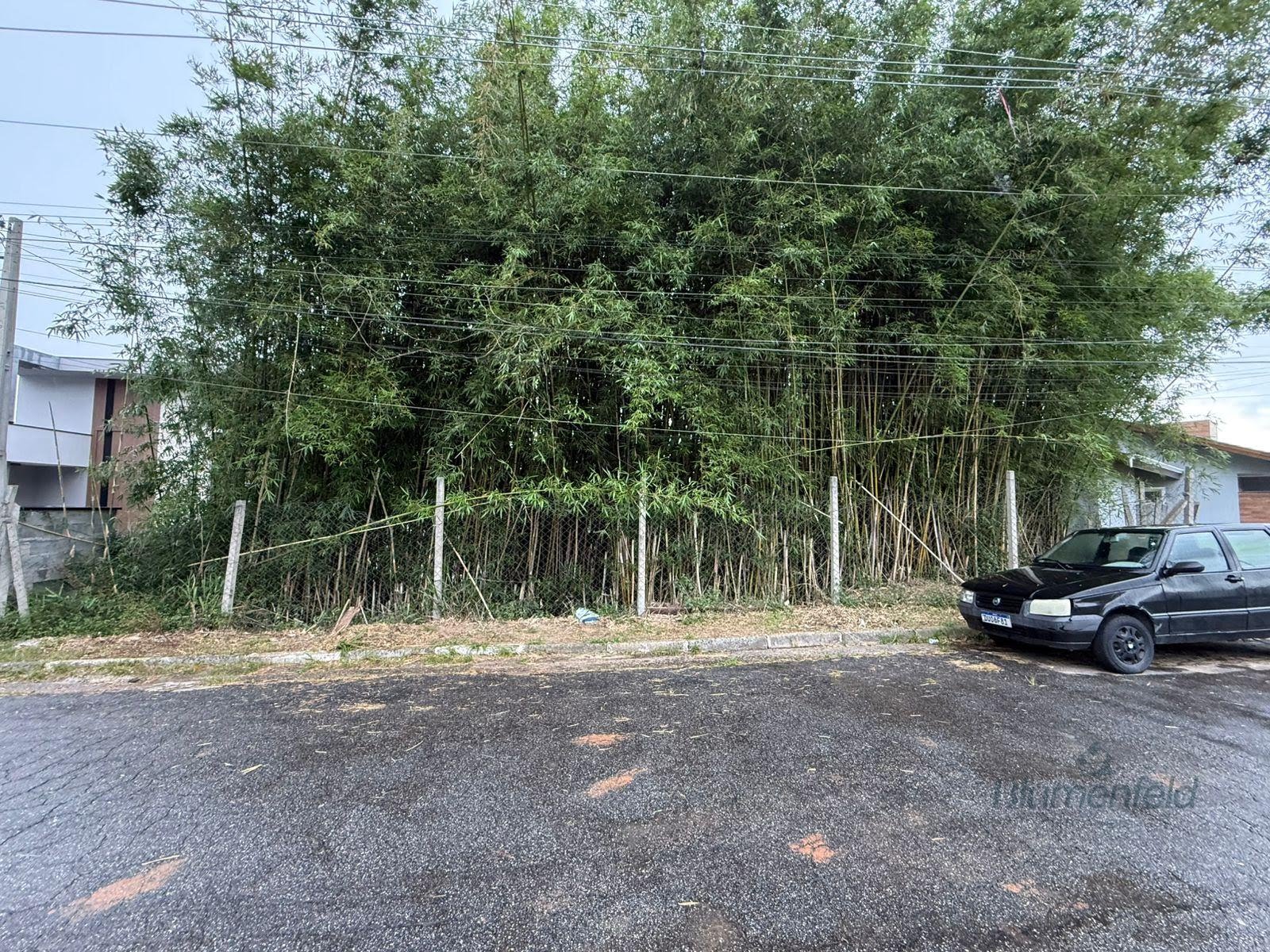 Terreno à venda com 1090m² de terreno no Condominio Arujazinho I II III, Arujá — foto principal