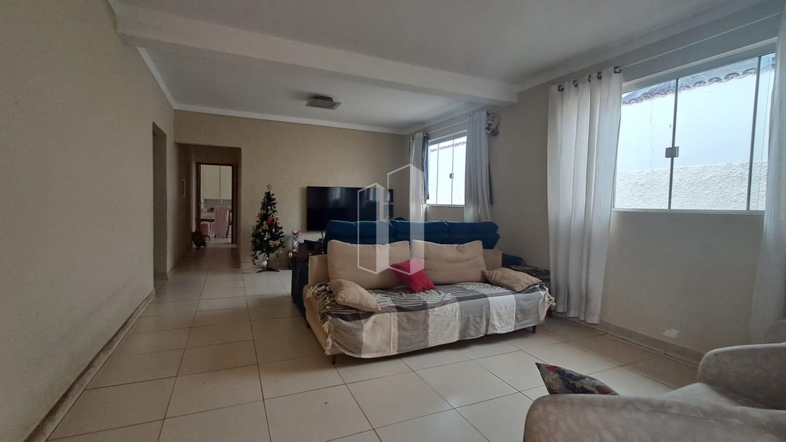 Casa à venda com 5 quartos, 4 suítes, 5 vagas e 315m² no Vila Lucy, Goiânia (GO) — foto 3 de 12