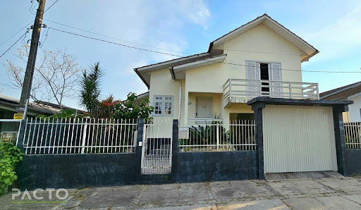 Casa à venda em Vila São José, Araranguá | 3 dorms e suíte