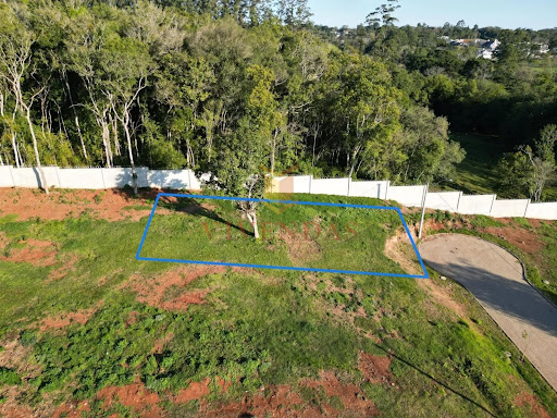 Terreno diferenciado, localizado no ponto mais reservado da rua, Reserva do Arvoredo.